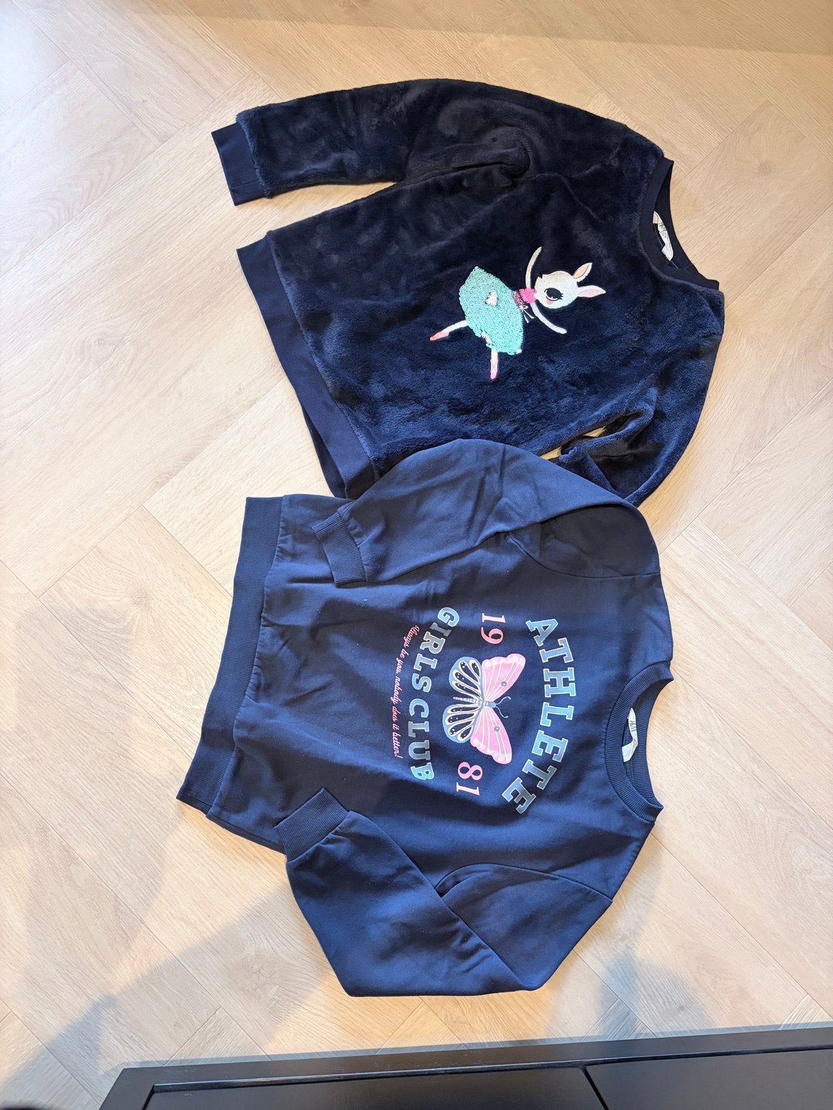 2 blauwe truien (H&M) maat 134/140 met pailletten, Ophalen of Verzenden, Gebruikt, Meisje, Trui of Vest