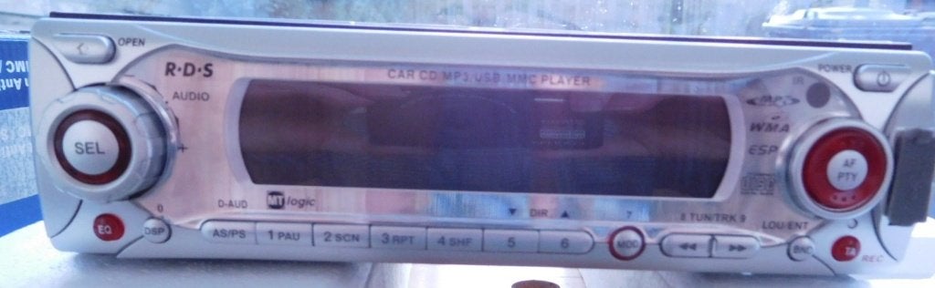 autoradio met cd speler en twee boxen, Ophalen of Verzenden, Zo goed als nieuw