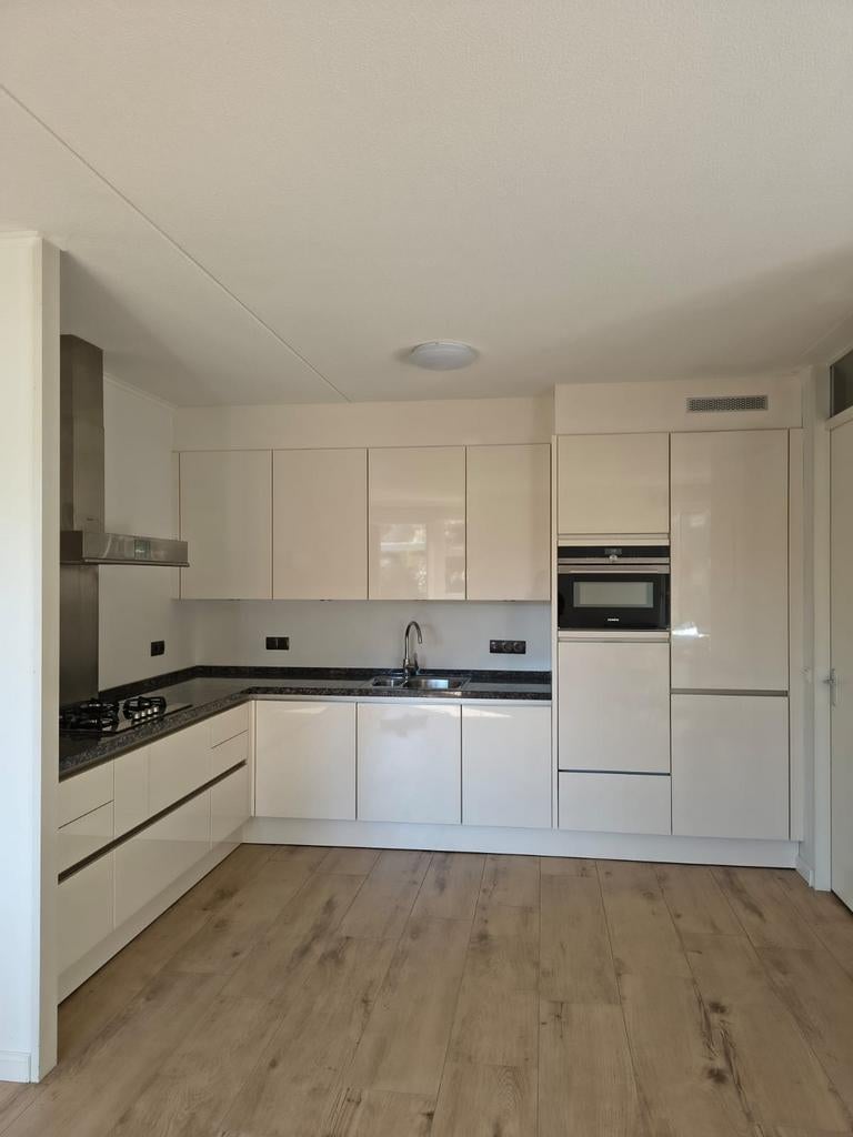 SieMatic hoekkeuken 263x366 wit met granieten blad, Ophalen, Wit, Graniet of Steen, Hoekkeuken