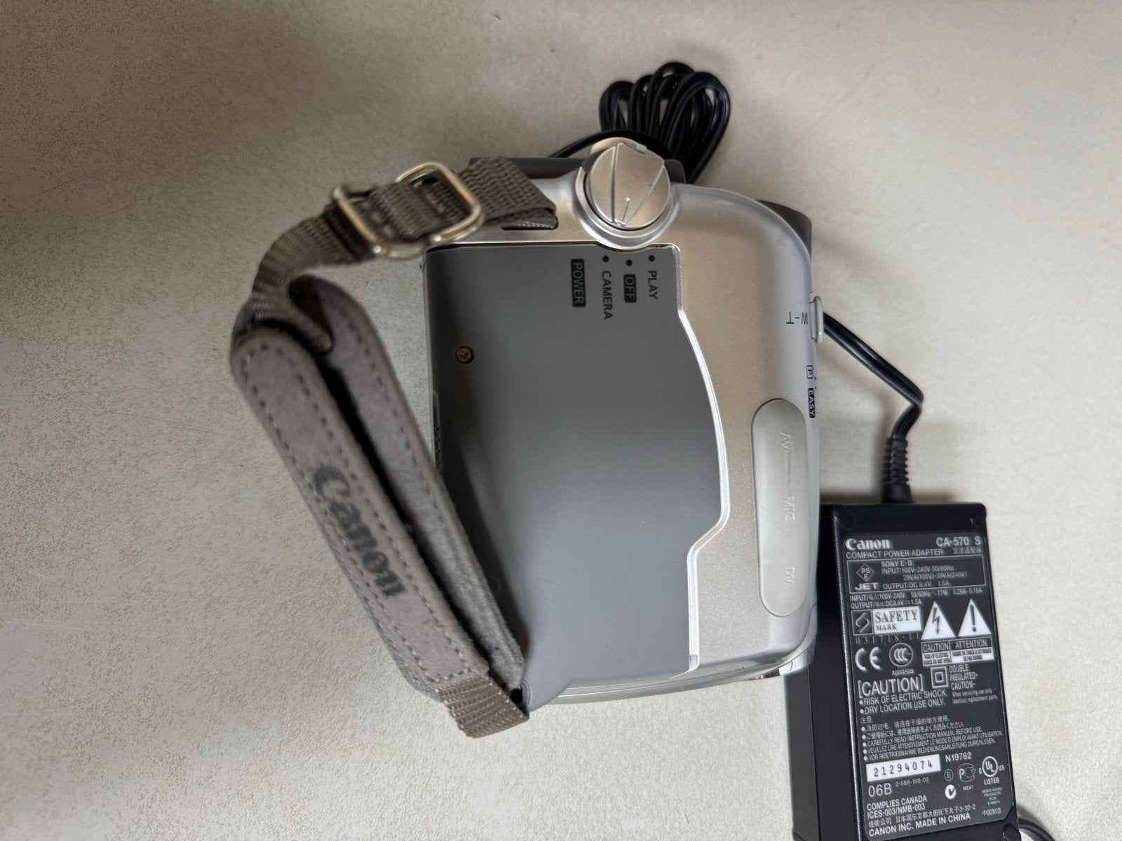 Foto 2 van Canon MV890 MiniDV Camcorder met accessoires