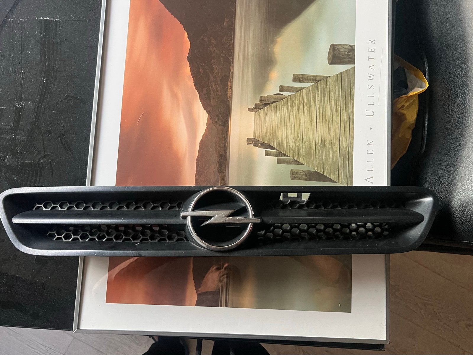 Opel Astra G Grill - Gebruikt bevestigingen punten zijn heel, Auto-onderdelen, Ophalen, Gebruikt, Voor, Opel