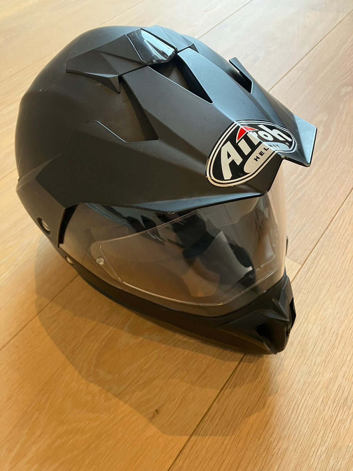 Mooie Airoh motorhelm met geintegreerd zon vizier maat M / L, M, Dames, Integraalhelm, Tweedehands