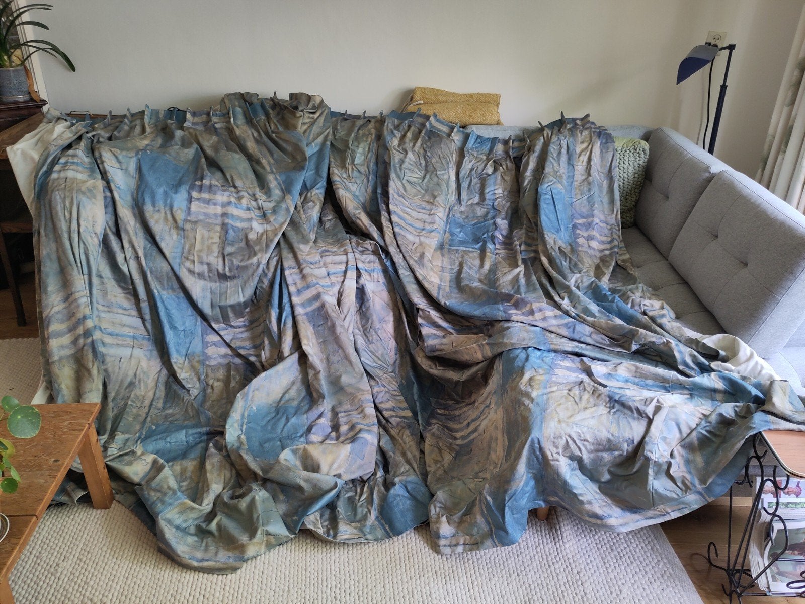 Twee gordijnen, blauw/beige, 370x250cm, Huis en Inrichting, Stoffering | Gordijnen en Lamellen, Ophalen, Gebruikt, 200 cm of meer