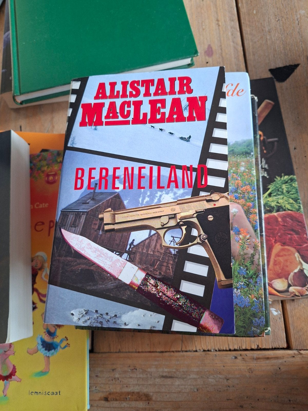 Alistair MacLean - Bereneiland (Thriller), Ophalen of Verzenden, Gelezen, Alistair MacLean