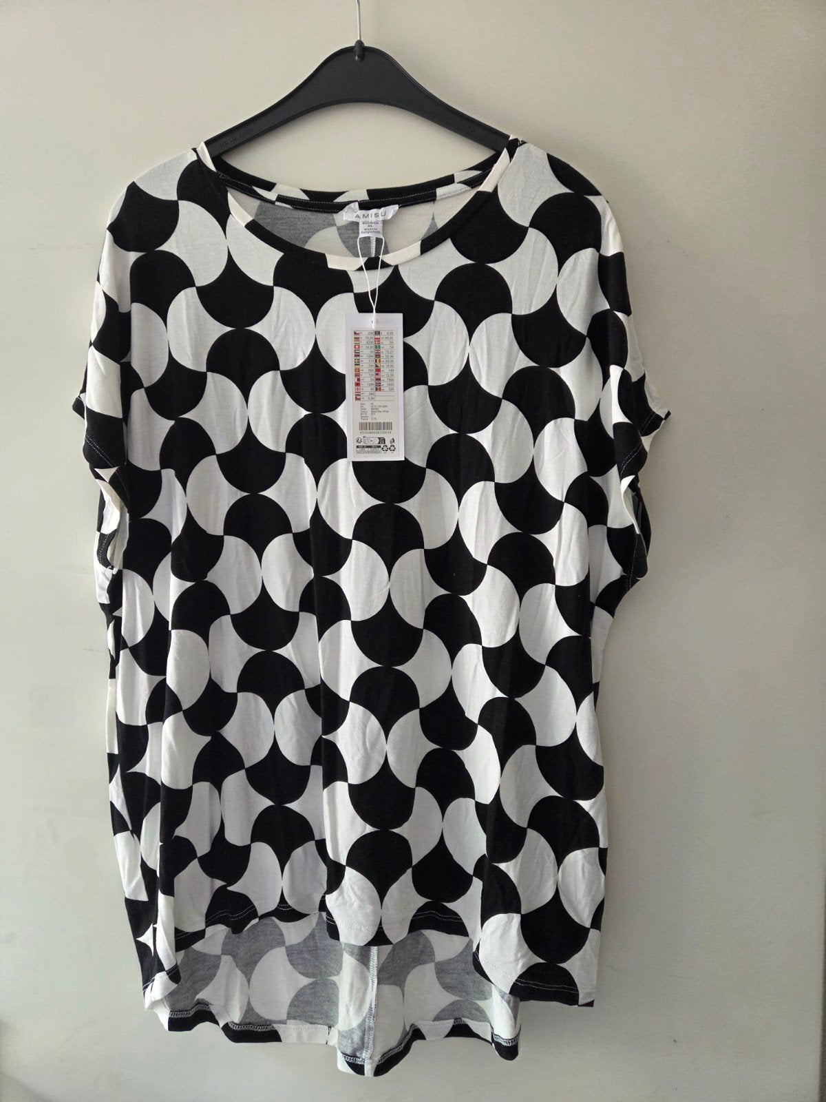 Zwart-wit geometrische print T-shirt van Amisu, Zwart, Maat 46/48 (XL) of groter, Nieuw, Ophalen of Verzenden