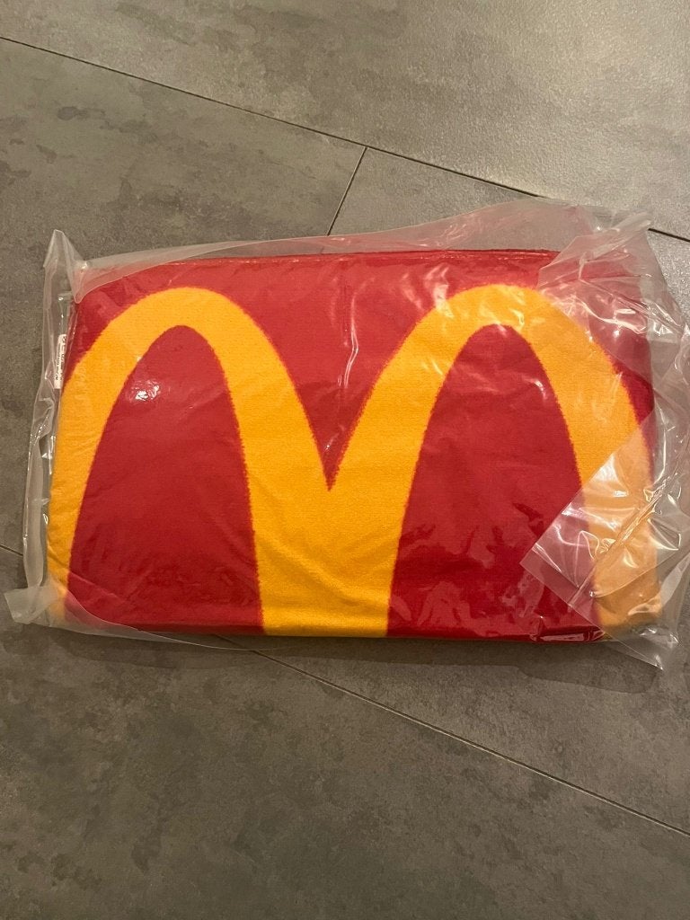 McDonald's Limited Edition Strandlaken, Ophalen of Verzenden, Nieuw, Rood, Badlaken
