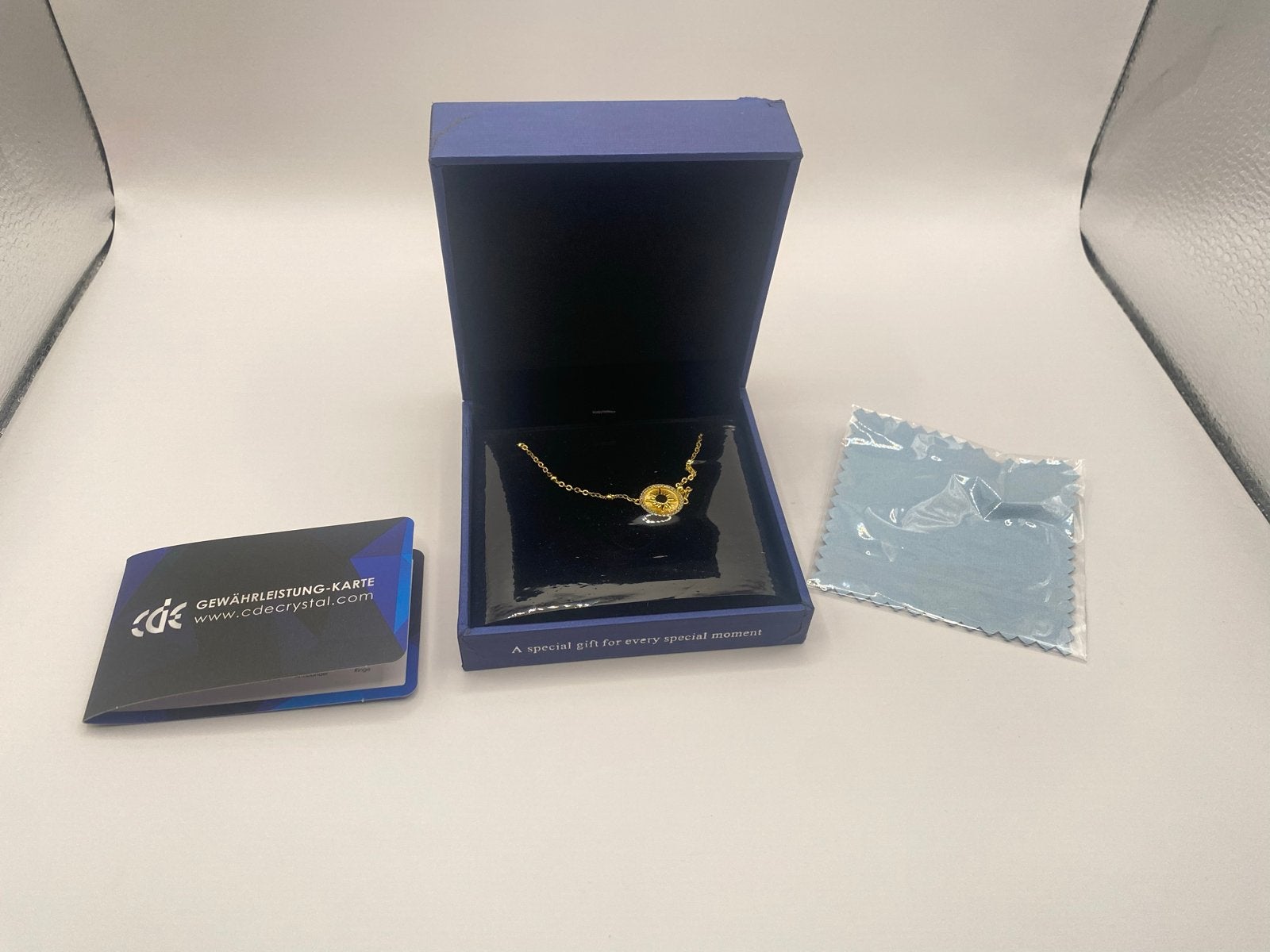CDE Kristallen Ketting Goudkleurig met Hanger en Doosje, Nieuw, Ophalen of Verzenden, Goud, Overige materialen