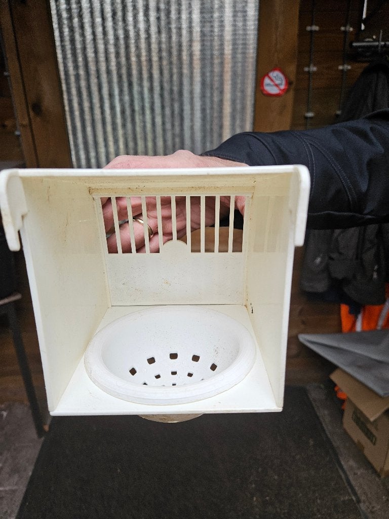 8 NESTKASTJES VOOR BROEDKOOIEN . (VOORHANG)., Ophalen, Gebruikt