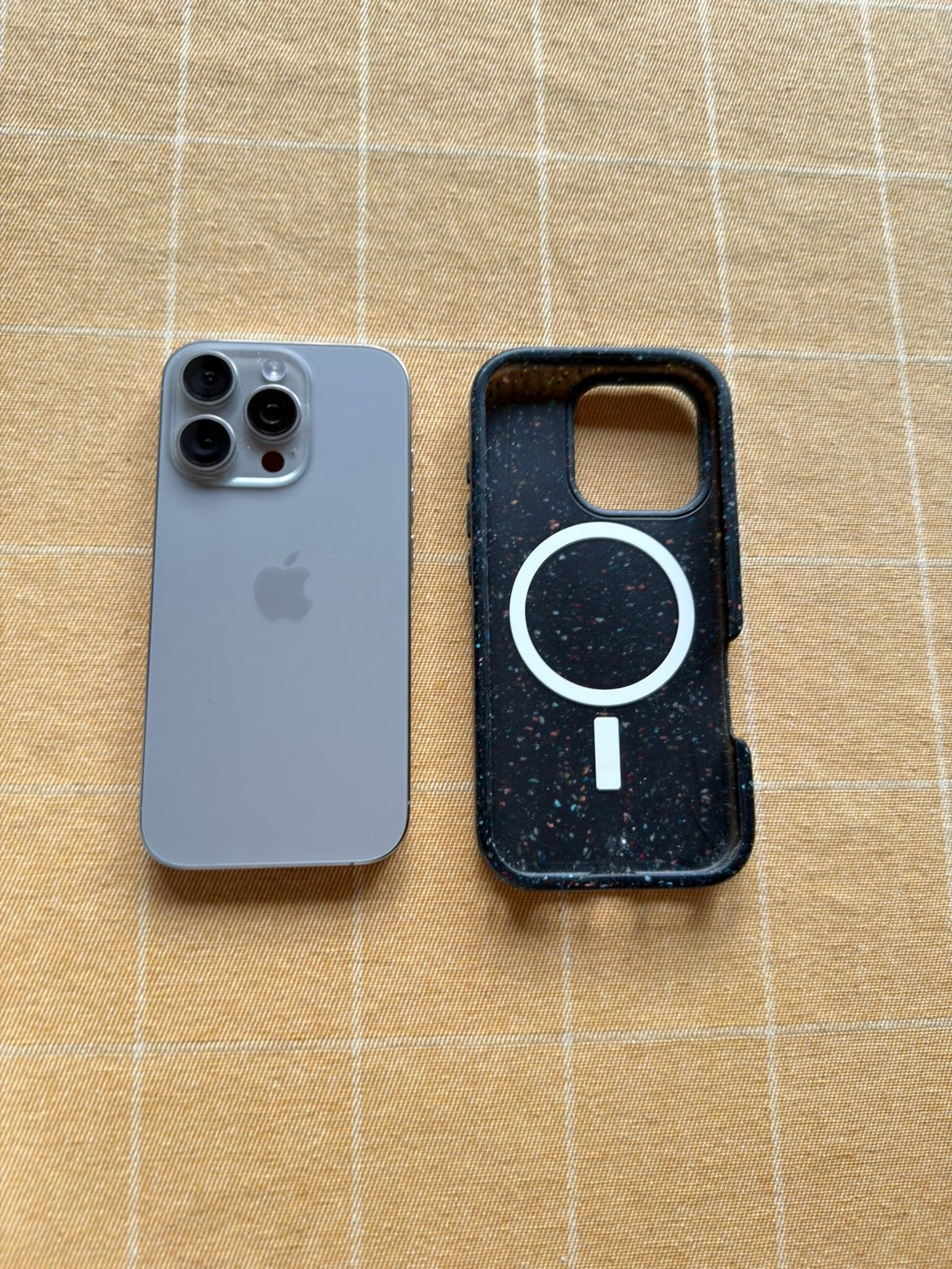 Foto 2 van iPhone16 Pro 128GB - Zo goed als nieuw!