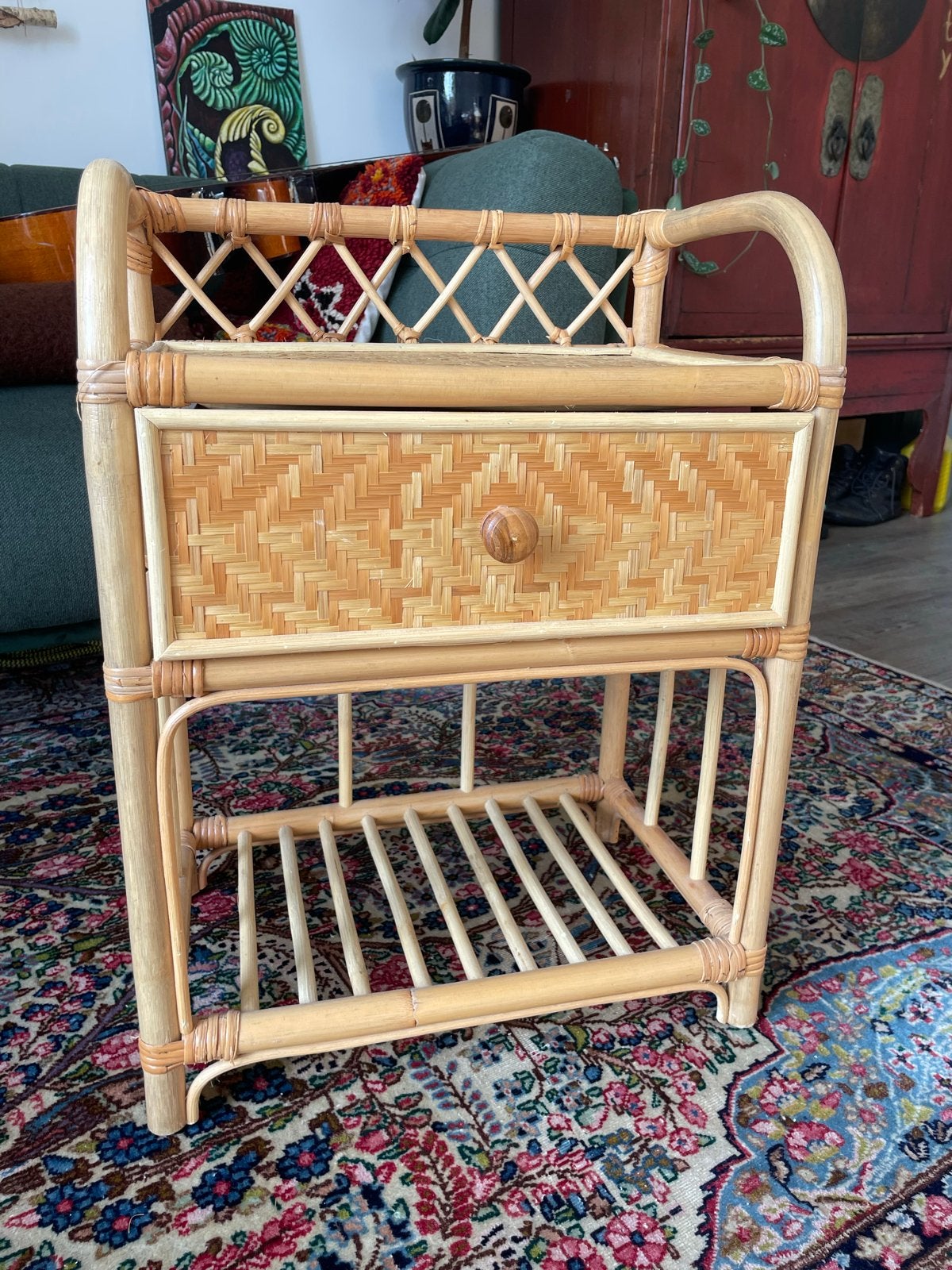 Vintage rotan nachtkastje met lade en opbergruimte, Zo goed als nieuw, 45 tot 65 cm, Hout, 55 tot 70 cm