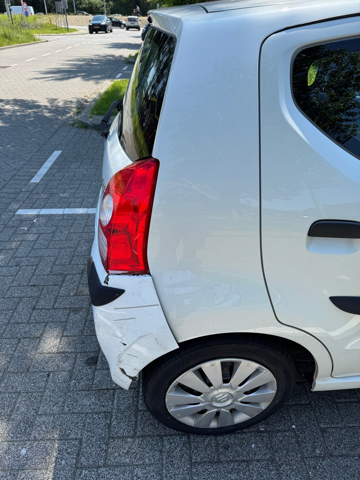 Suzuki Alto 2014 Wit, Voorwielaandrijving, 200 kg, 4 stoelen, Origineel Nederlands