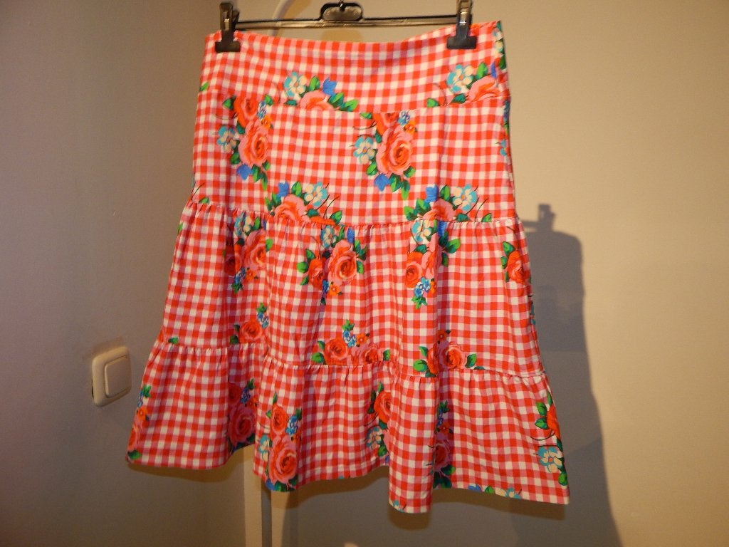Tante Betsy leuke ruiten rok uitlopend bloemen kleur XL, Tante Betsy, Maat 46/48 (XL) of groter, Zo goed als nieuw, Knielengte