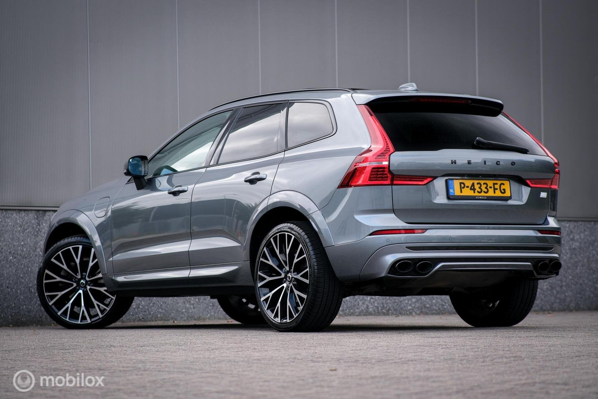 Volvo XC60 Recharge T6 AWD R-Design | HEICO pakket | 22 inch, Automaat, Gebruikt, 1969 cc, 138 €/maand