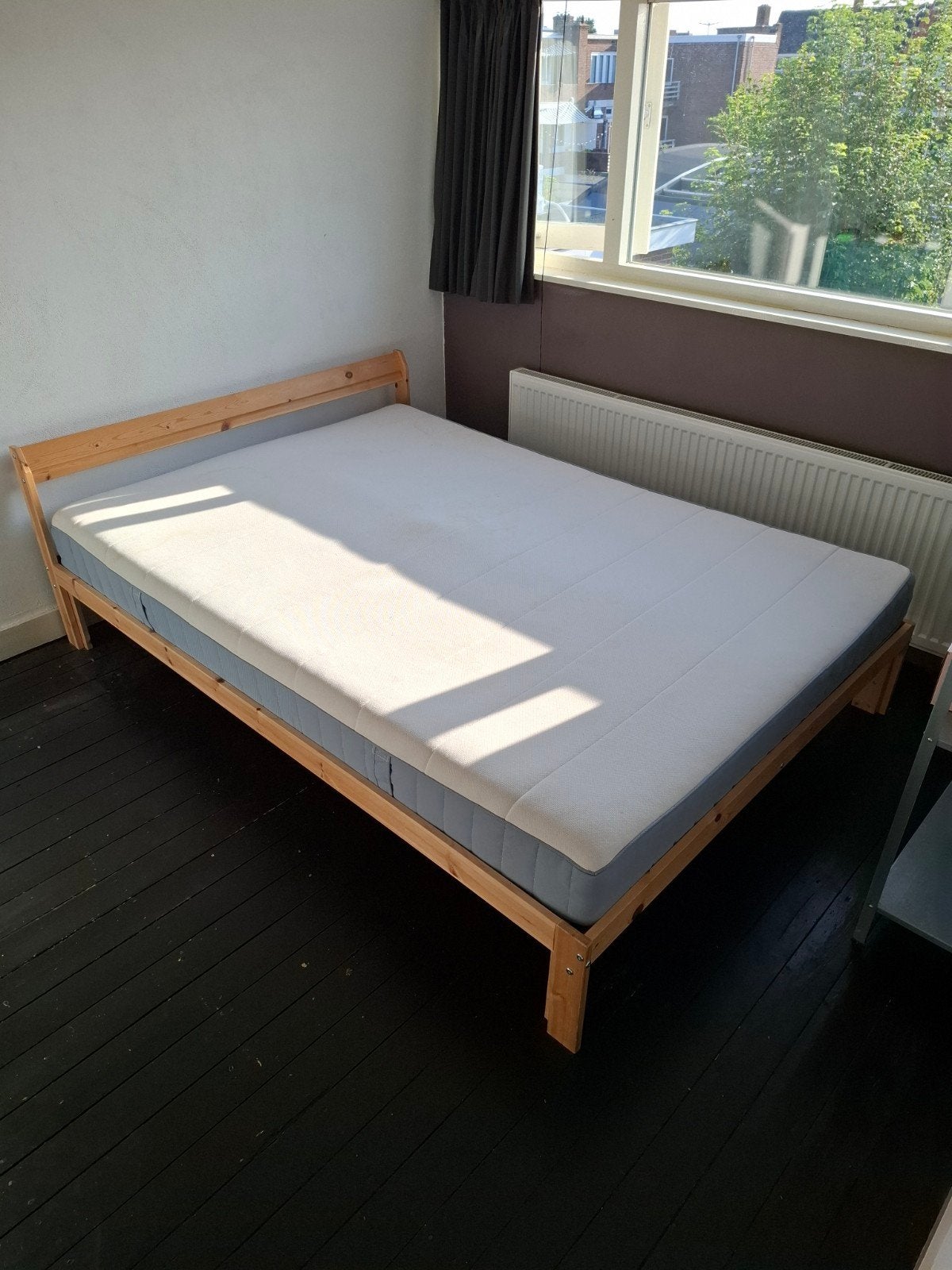 Ikea Bed 140cm - 1 jaar gebruikt, met/zonder matras, Ophalen of Verzenden