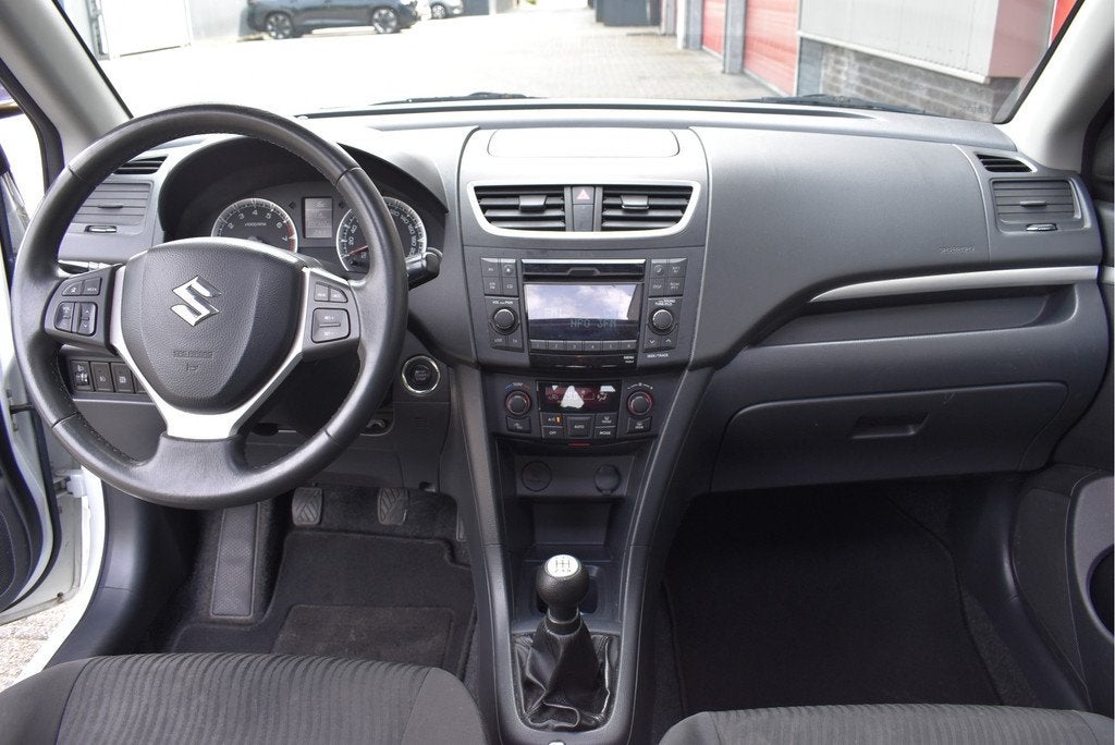 Suzuki Swift 1.2 Comfort EASSS Pano, Cruise, PDC, Climatroni, Voorwielaandrijving, Stof, Gebruikt, 400 kg