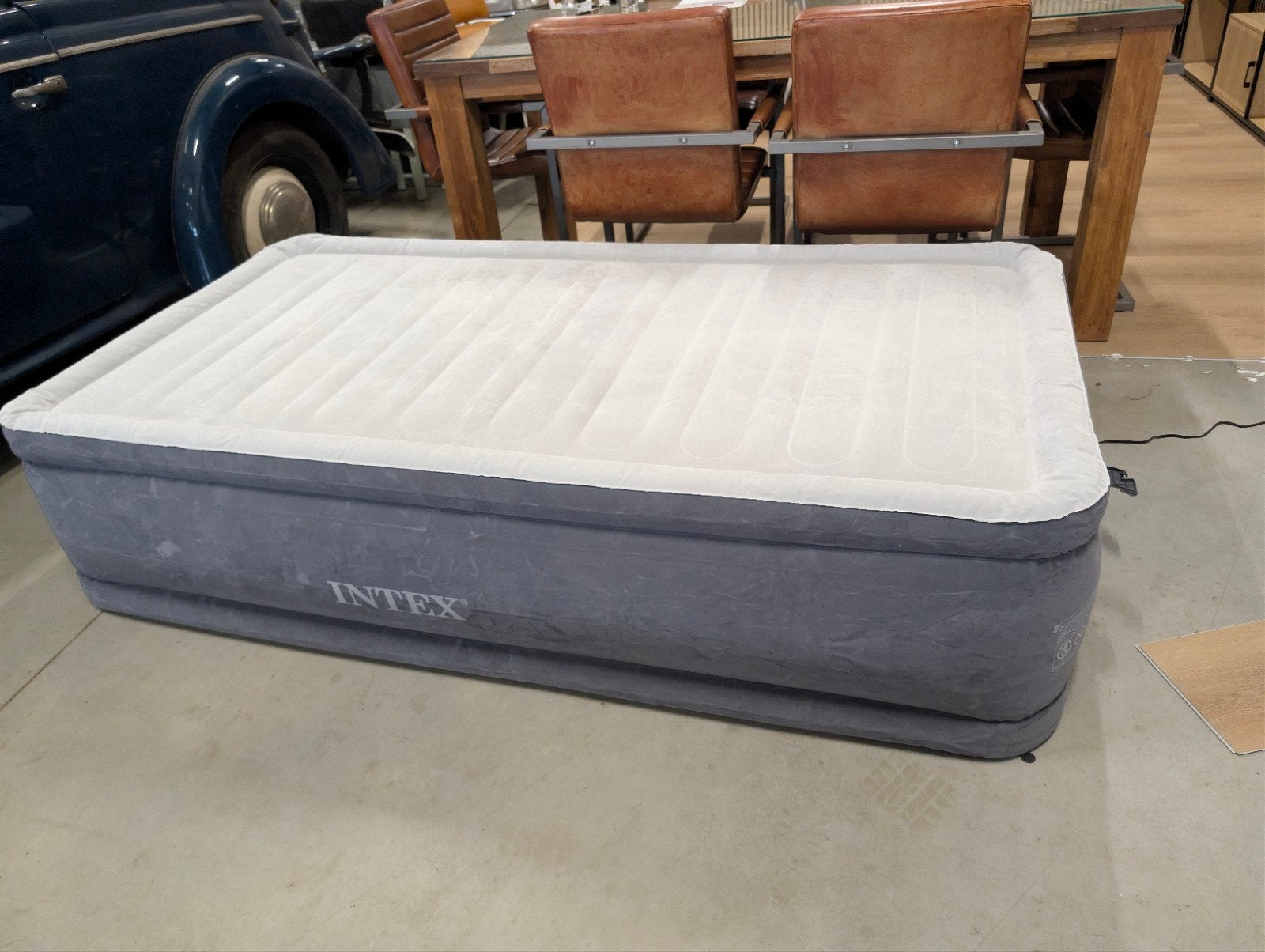 Intex Ultra Plush Zelf Opblaasbaar Luchtbed, Caravans en Kamperen, Luchtbedden, Ophalen of Verzenden, Ingebouwde pomp, Nieuw, 1-persoons