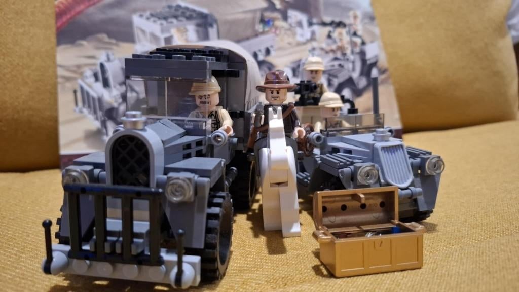 Lego Indiana Jones 7622 Race for the Stolen Treasure, Kinderen en Baby's, Speelgoed | Duplo en Lego, Ophalen of Verzenden, Zo goed als nieuw