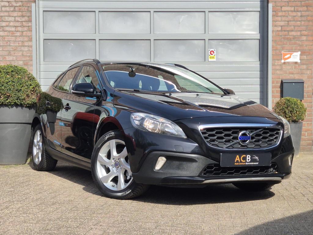 Volvo V40 Cross Country 1.6 T4 180 pk Momentum, NAP, Trekhaa, Voorwielaandrijving, Gebruikt, Zwart, 4 cilinders