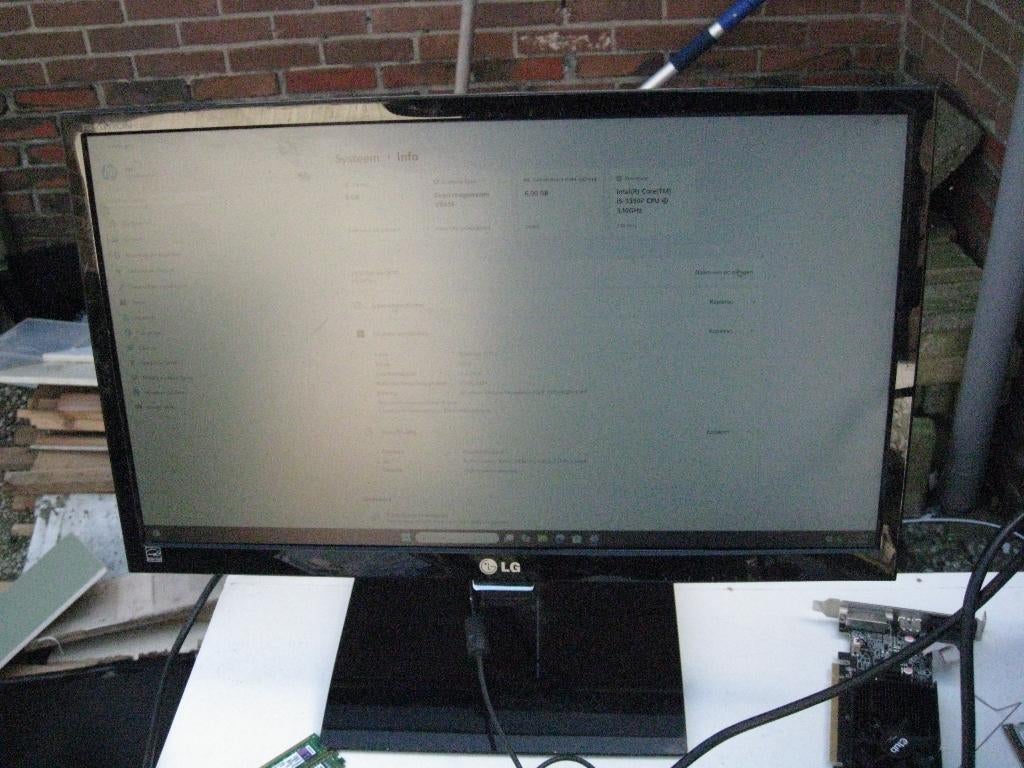 LG Flatron E2260 X2 Monitoren - Full HD met HDMi -DVi en VGA, Gebruikt, 3 tot 5 ms, Full HD, Lg