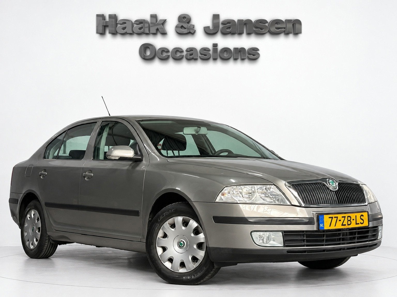 Skoda Octavia 1.6 Ambiente - Cruise - Airco - Radio, Voorwielaandrijving, Gebruikt, 4 cilinders, Beige