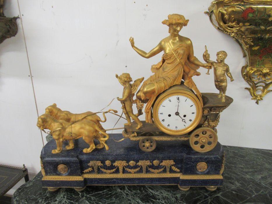 Oer 10451 grote ANTIEKE strijdwagen pendule met leeuwen, Ophalen