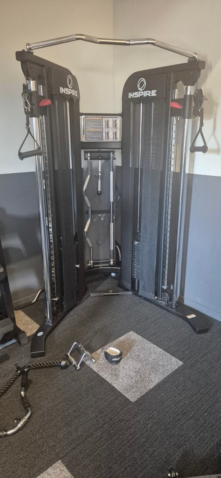 Inspire Fitness FT1 Functional Trainer met bankje, Sport en Fitness, Fitnessapparatuur, Ophalen, Krachtstation