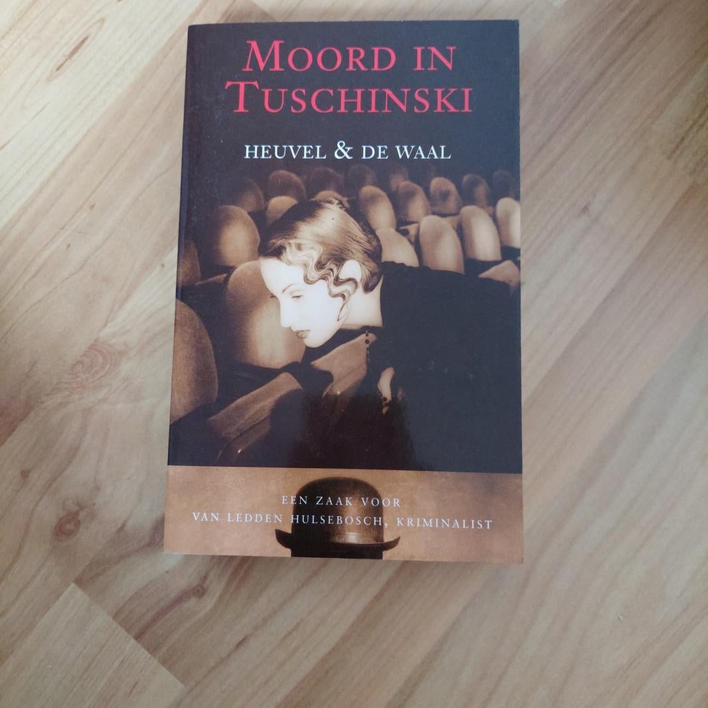 Heuvel - Moord in Tuschinski, Ophalen of Verzenden, Zo goed als nieuw, Heuvel; Simon de Waal