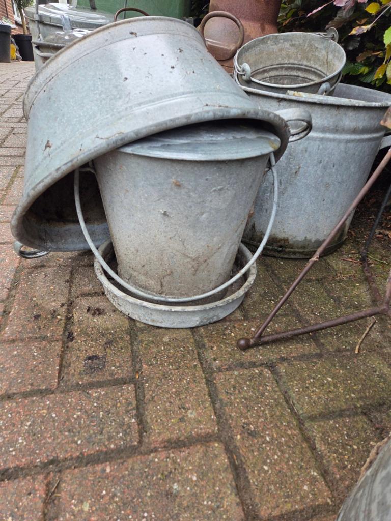 Verschillende zinken teilen, emmers ,drinkemmer, Tuin en Terras, Ophalen of Verzenden, Rond, Metaal, Minder dan 30 cm