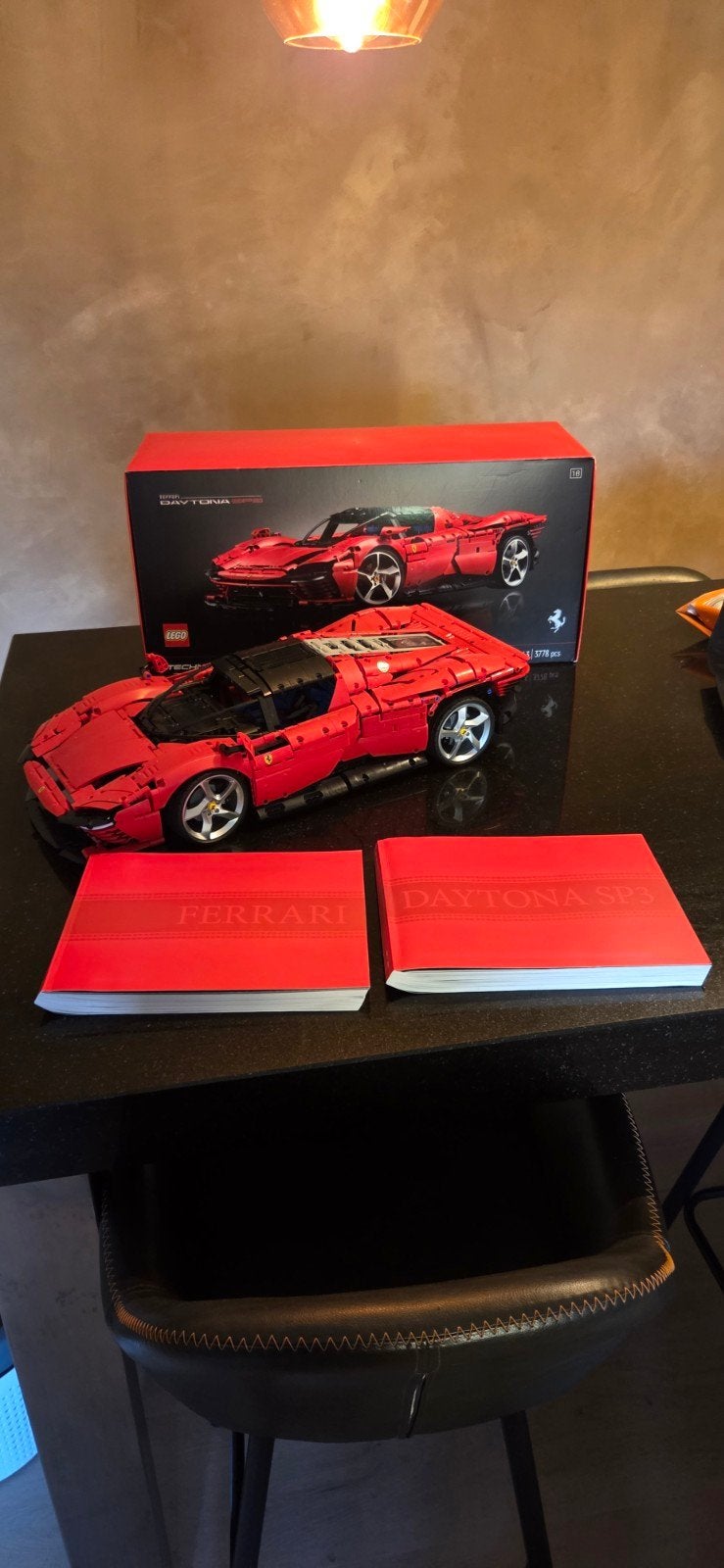 LEGO Technic Ferrari Daytona SP3. Met doos en boekje!, Auto, 1:32 tot 1:50, Zo goed als nieuw, Ophalen