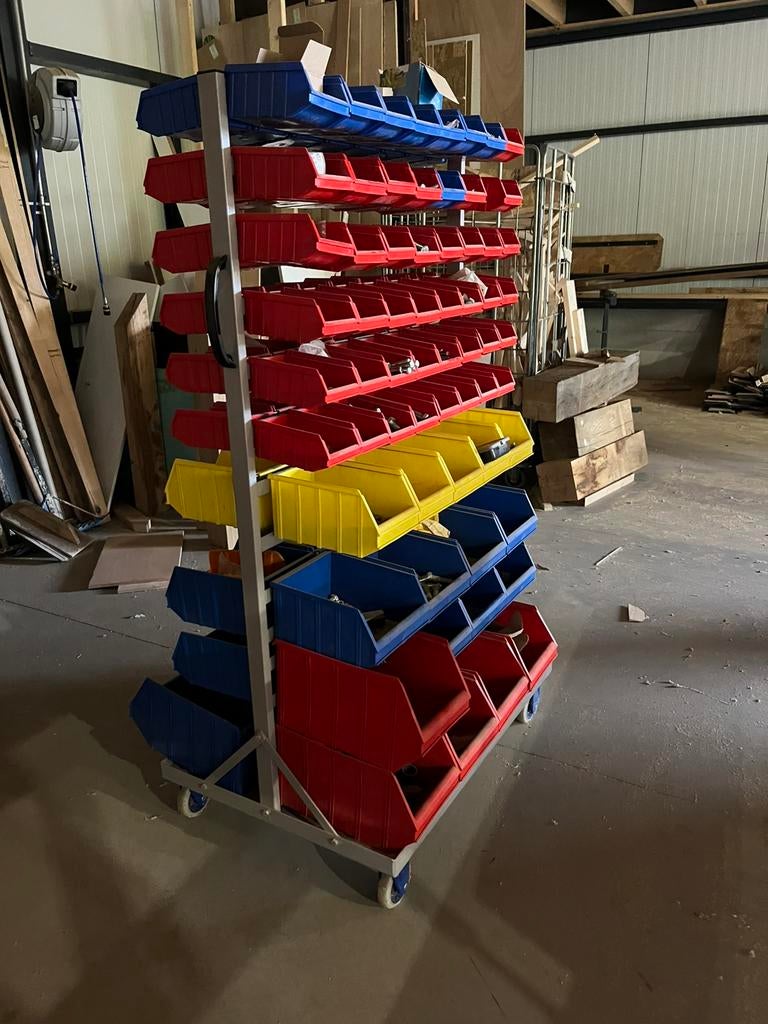 Kar op wielen met bijpassende bakken, Doe-het-zelf en Verbouw, Kratten en Dozen, Ophalen, Zo goed als nieuw, 60 cm of meer, Minder dan 35 cm