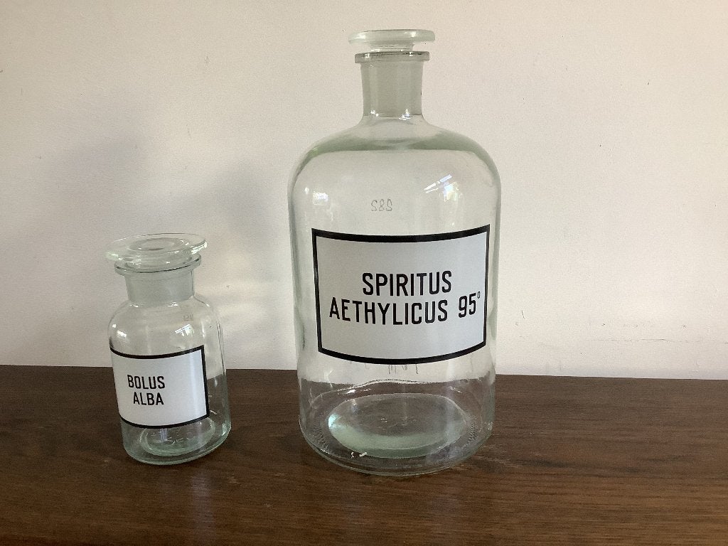 Apothekersflessen met geslepen dop, 26 en 14 cm hoog., Ophalen