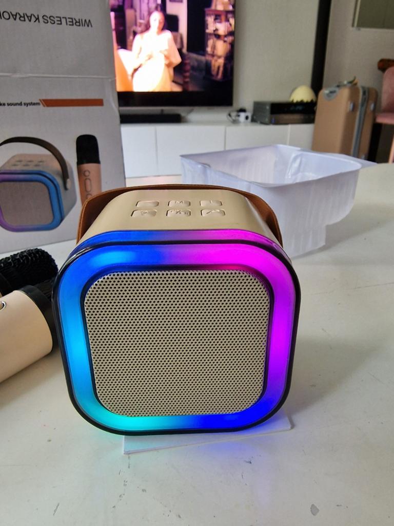 Draagbare Karaoke Set met Microfoons en LED Verlichting, Ophalen of Verzenden, Zo goed als nieuw, Complete set