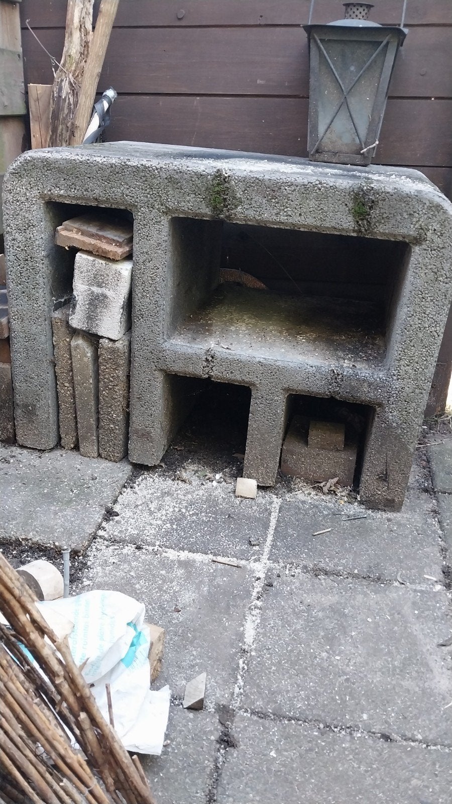 Gratis; Robuuste betonnen onderstel buitenhaard in goede sta, Tuin en Terras, Ophalen, Gebruikt