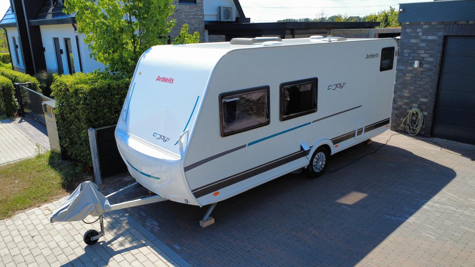 Dethleffs c’joy 480QLK 2022 Mover|Airco|Dorema|Zeer compleet, Vast bed, Treinzit, 750 - 1000 kg, Particulier