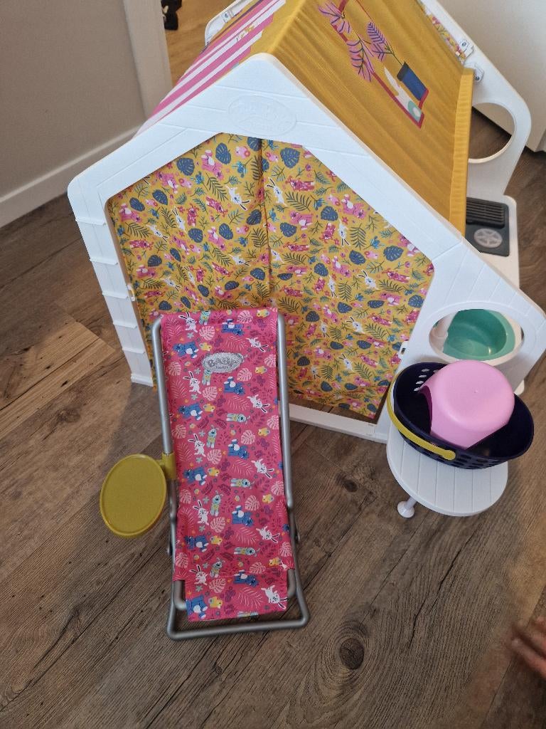 Baby born huisje, Ophalen, Zo goed als nieuw, Babypop