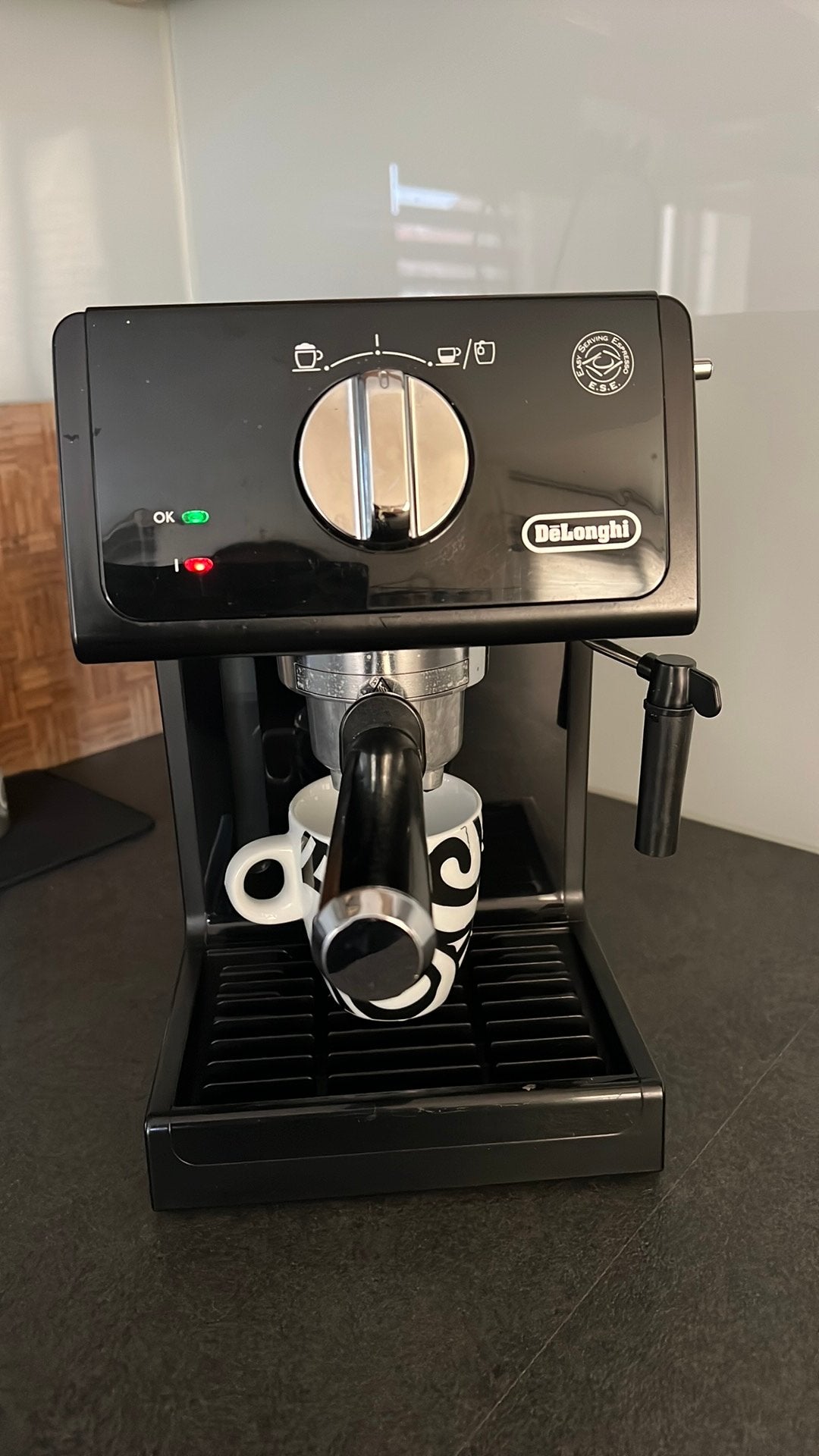 Delonghi espressomachine, Ophalen, Espresso apparaat, Zo goed als nieuw, Gemalen koffie