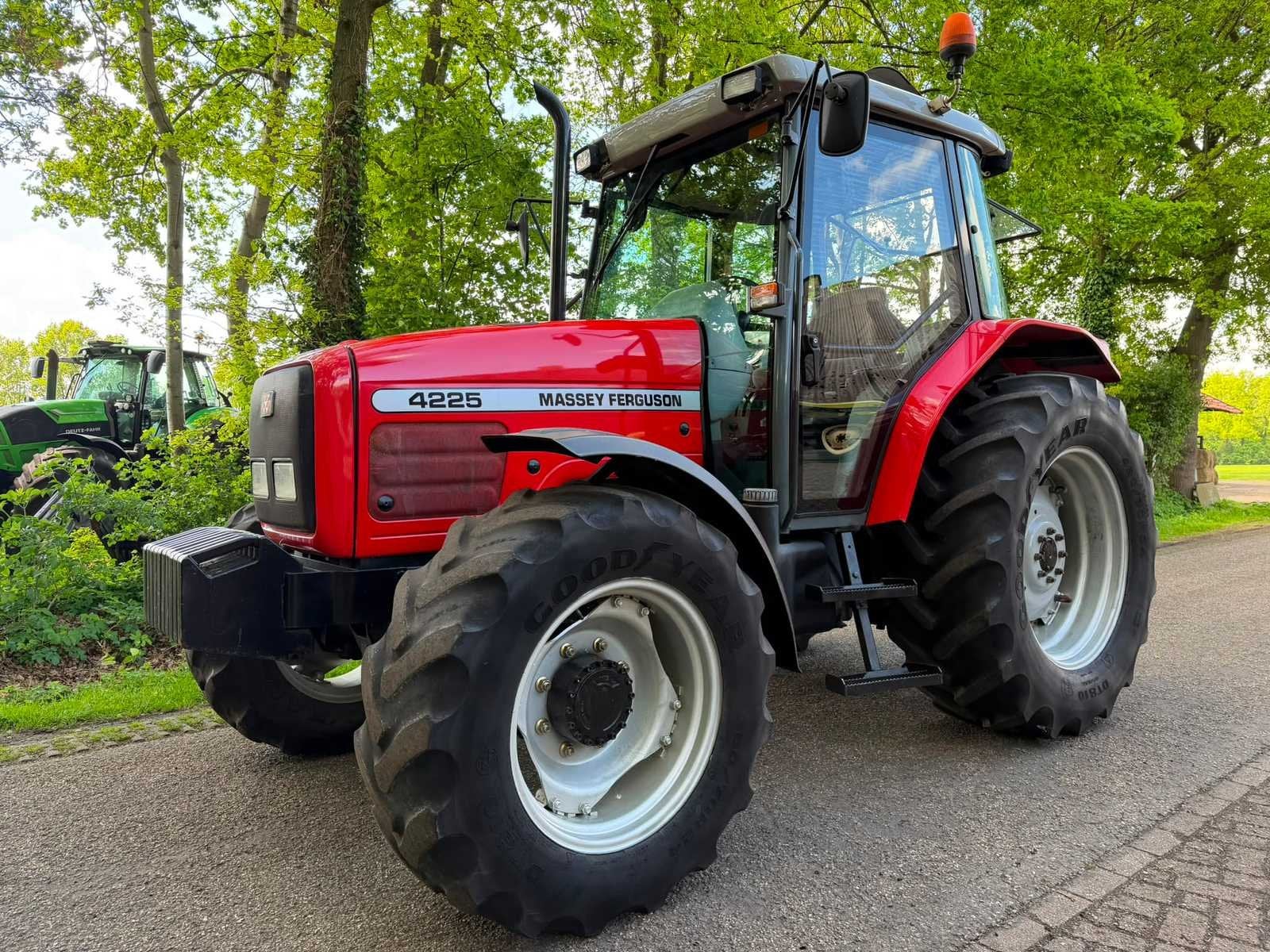 2000 Massey Ferguson 4225 Vierwielaangedreven landbouwtracto, Gebruikt, Massey Ferguson