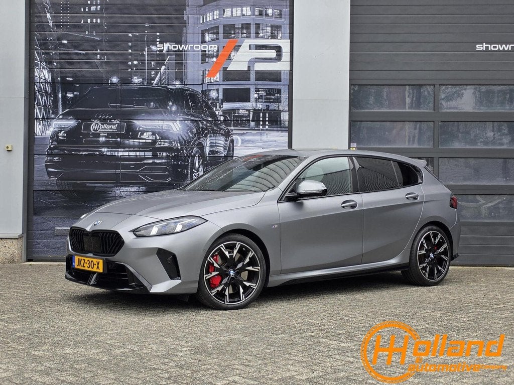 BMW 1-serie 120 M Sport Pak. Pro| SCHAALST.|FROZEN GREY|UNIE, Gebruikt, Zwart, 156 pk, Met garantie (alle)