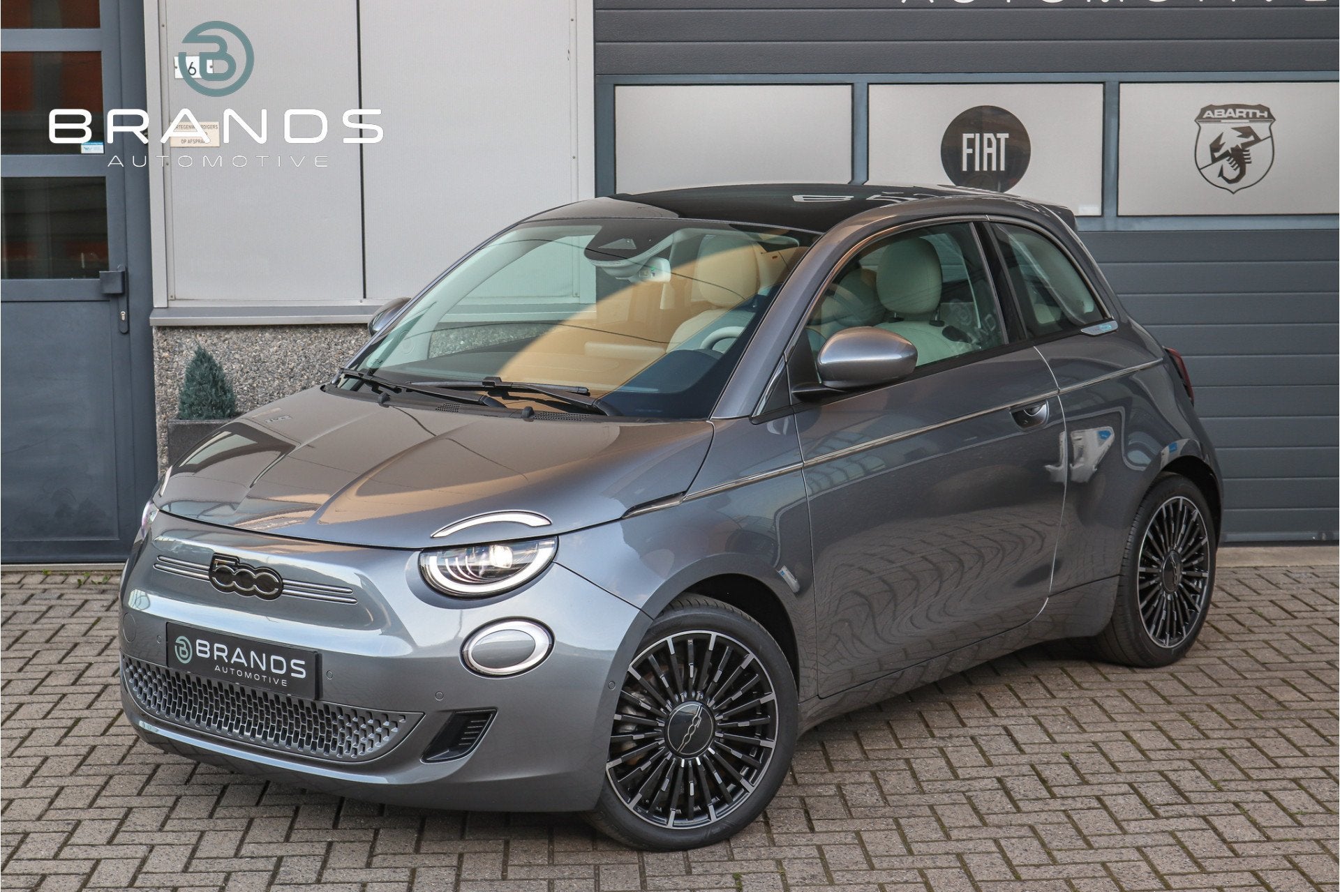 Fiat 500E La Prima 42 kWh 1e eig Full option 118PK Garantie, Dealer onderhouden, Gebruikt, 4 stoelen, Leder