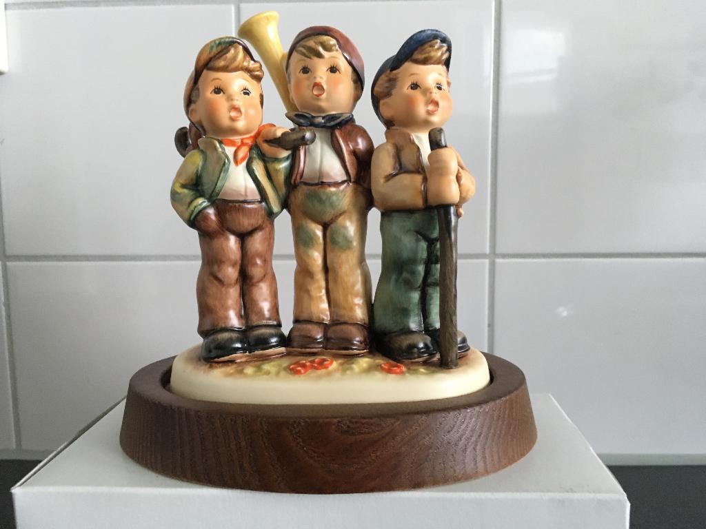 Hummel figuur 787 Travelling Trio, Verzamelen, Beelden en Beeldjes, Ophalen of Verzenden, Nieuw, Hummel
