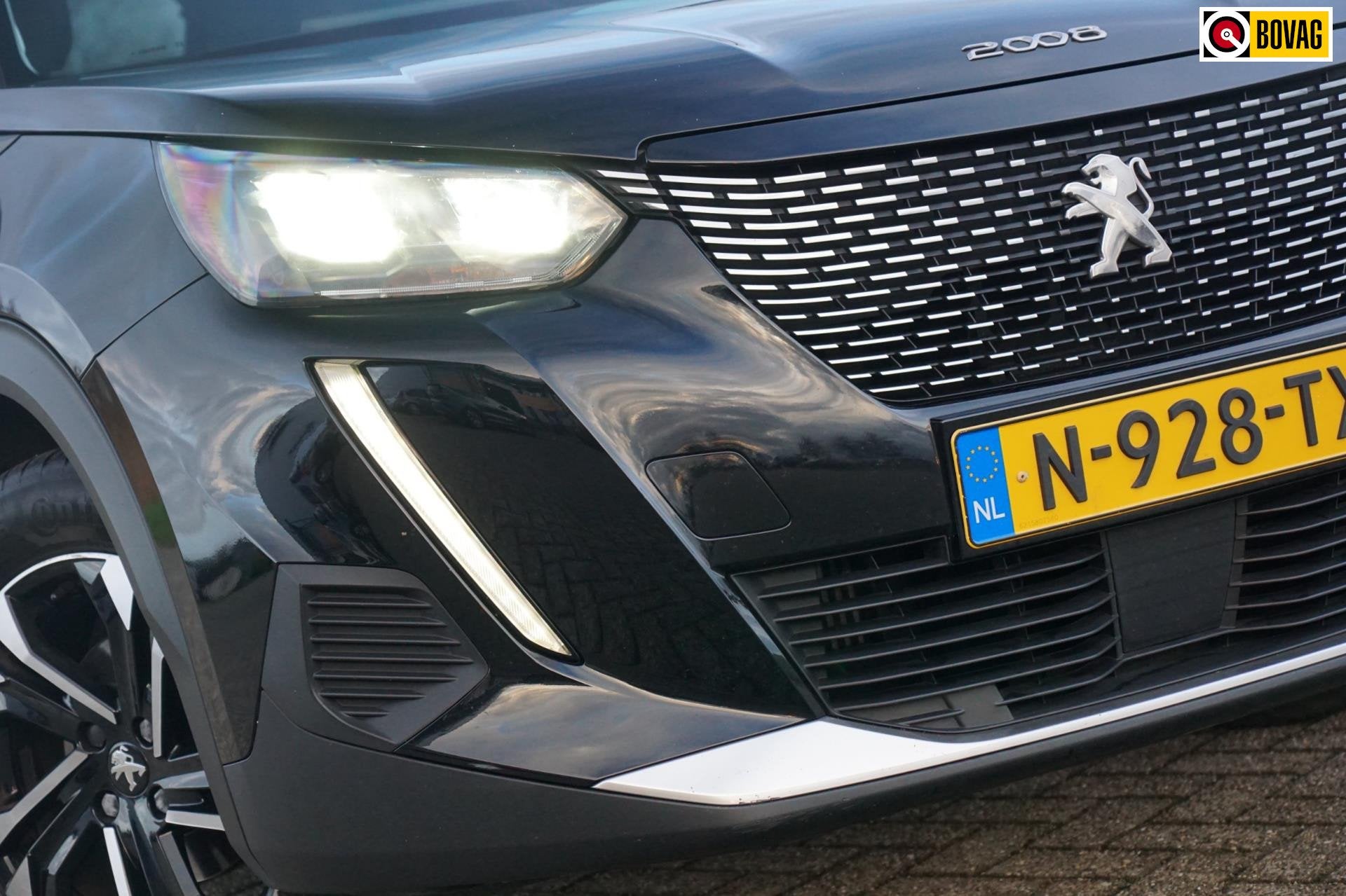 Peugeot 2008 1.2 PureTech Allure | Noir Perla Nera | AppleCa, Auto's, Peugeot, 101 pk, Gebruikt, Euro 6, 1199 cc