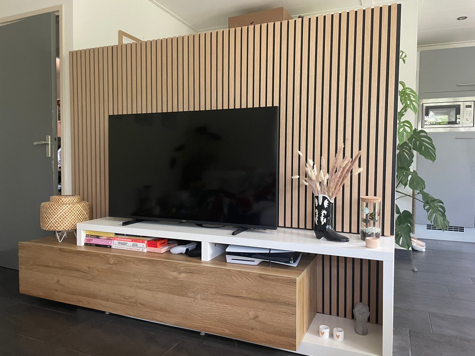 Tv Meubel met Achterwand - Roomdivider, Ophalen, Boho, warm, modern, ibiza, Eikenhout, Zo goed als nieuw