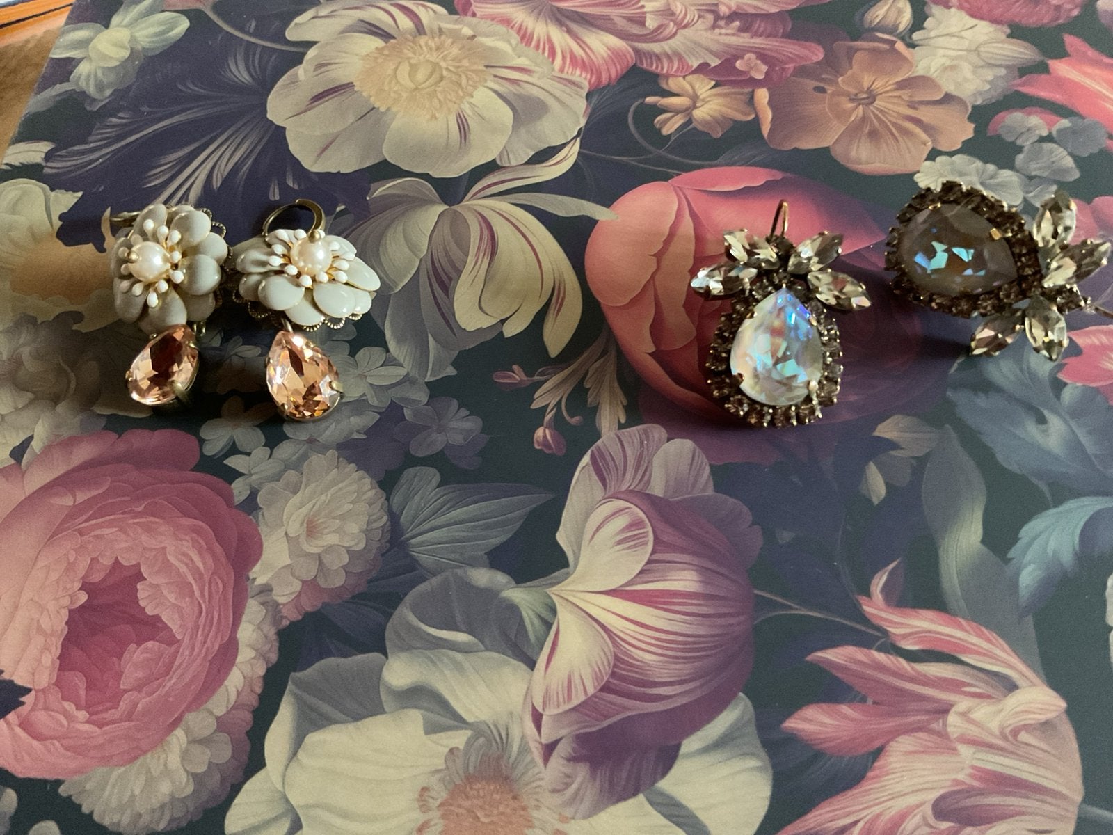 Handgemaakte swarovski oorbellen, Met kristal, Overige materialen, Hangers, Ophalen of Verzenden