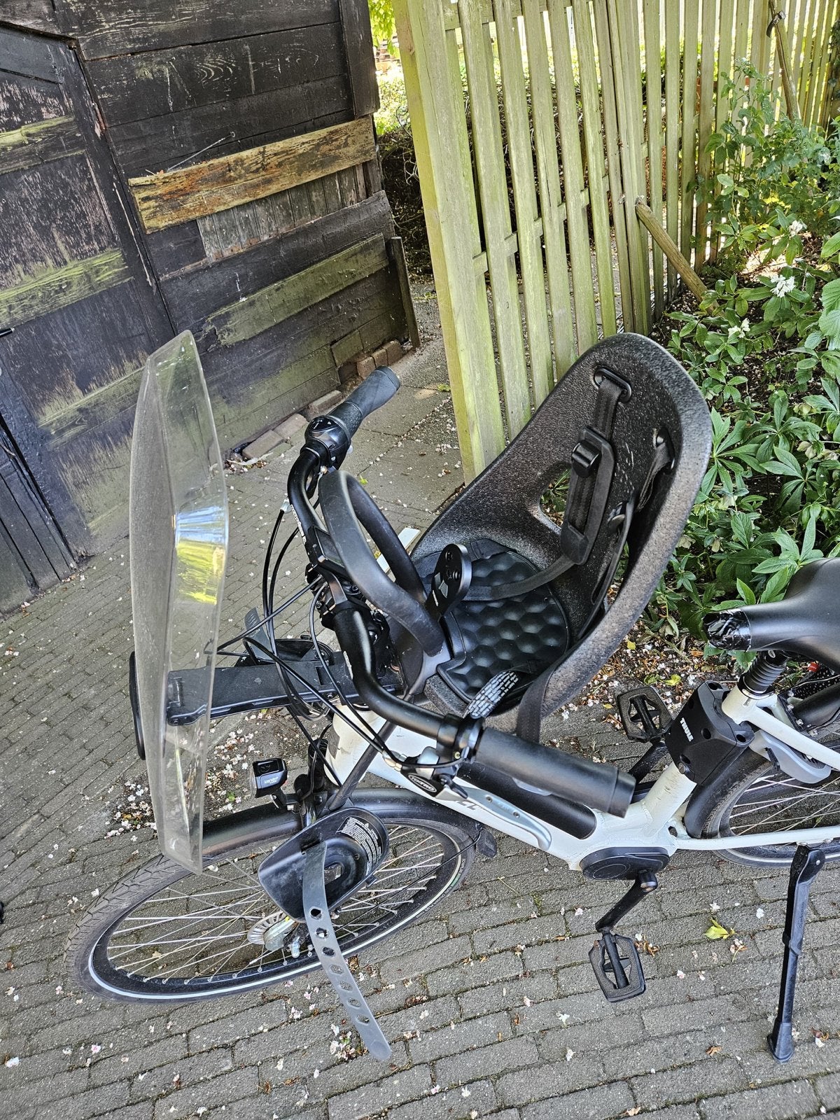 Thule Yepp Nexxt Mini voorzitje met windscherm, Ophalen of Verzenden, Gebruikt, Voetsteuntjes, Voorzitje