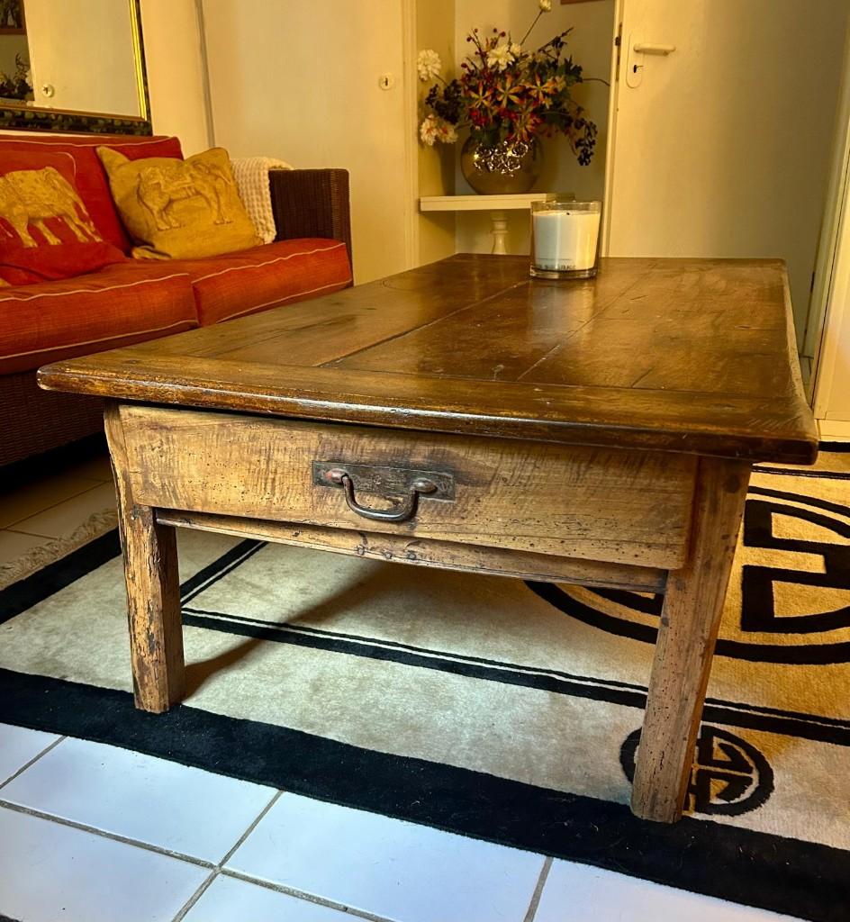 Robuuste antieke boeren salontafel van notenhout, Huis en Inrichting, Tafels | Salontafels, Ophalen, 50 tot 100 cm, 150 tot 200 cm