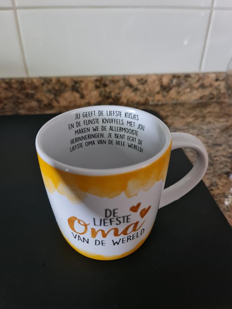 Mok 'Liefste Oma van de Wereld' - Nieuw, Keramiek, Nieuw, Ophalen of Verzenden, Overige stijlen