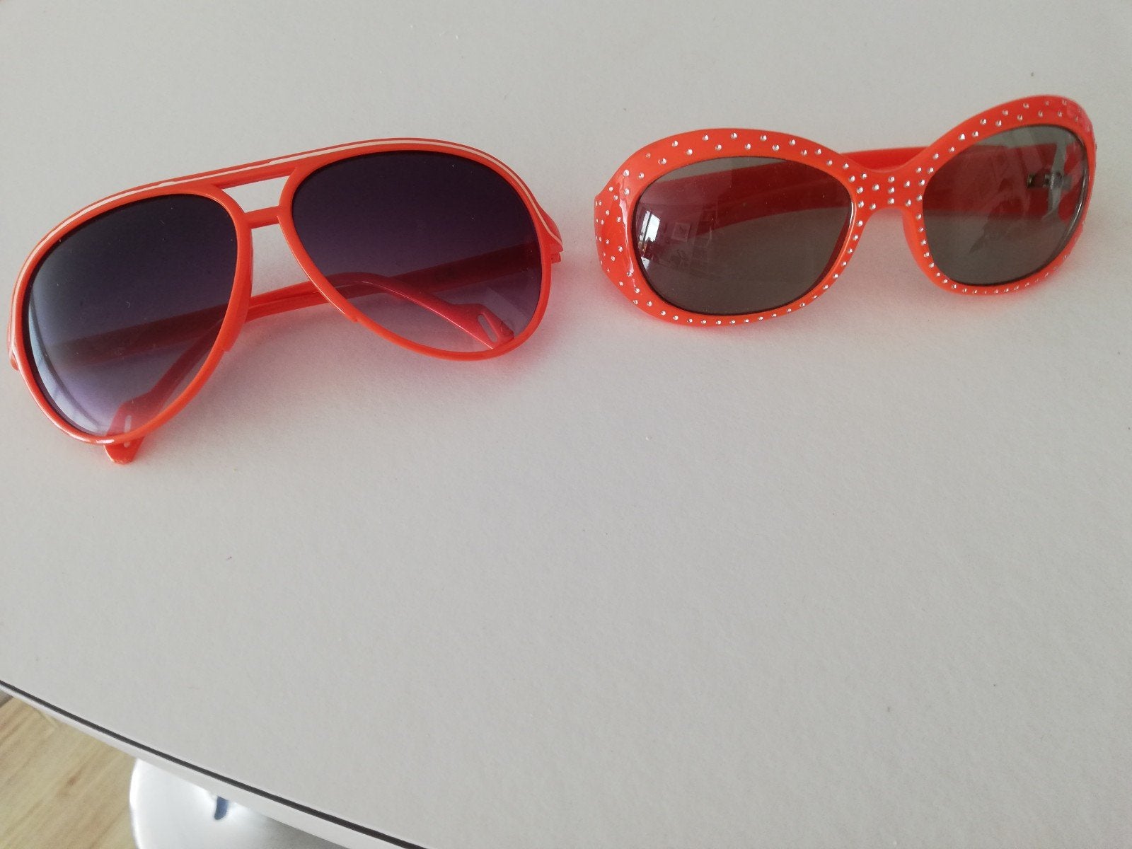 2 nieuwe oranje zonnebrillen, Ophalen, Nieuw, Oranje of Koningsdag