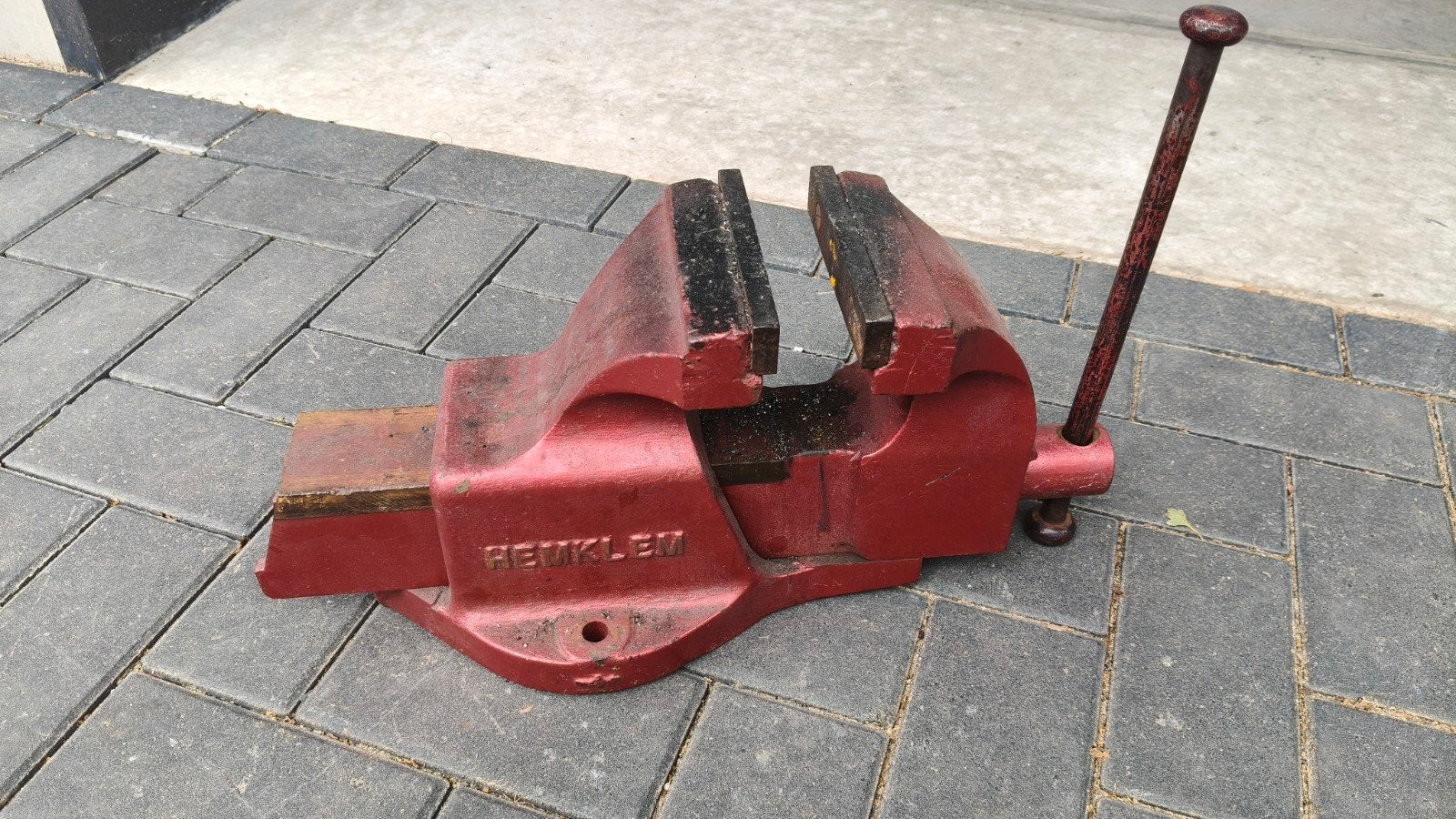 grote Hemklem onverwoestbare bankschroef 220 mm, Doe-het-zelf en Verbouw, Werkbanken, Ophalen, Zo goed als nieuw, 170 cm of meer