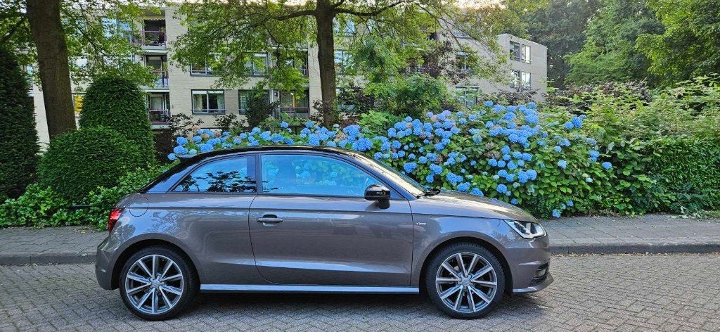 Audi A1 1.0 TFSI Adrenalin S‑Line | 2017 | 145.000 km | Nav, Auto's, Audi, Voorwielaandrijving, Stof, Zwart, 95 pk