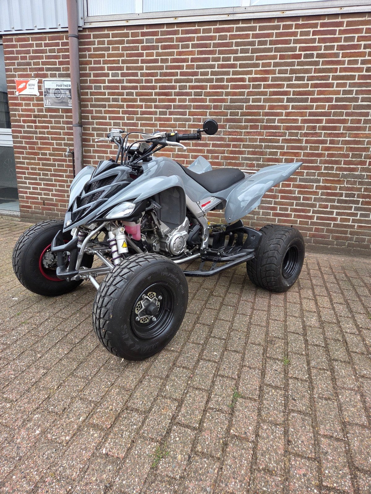 Zo goed als nieuwe Raptor 700R Nardo Grey, 1 cilinder